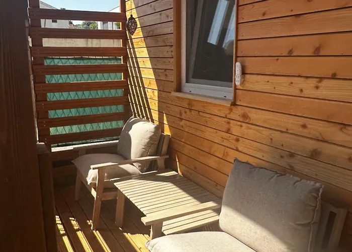 Lily E Semesterbostad *