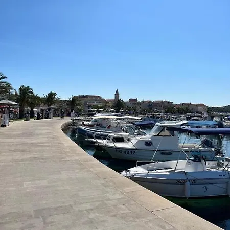 Lily E * Pakoštane
